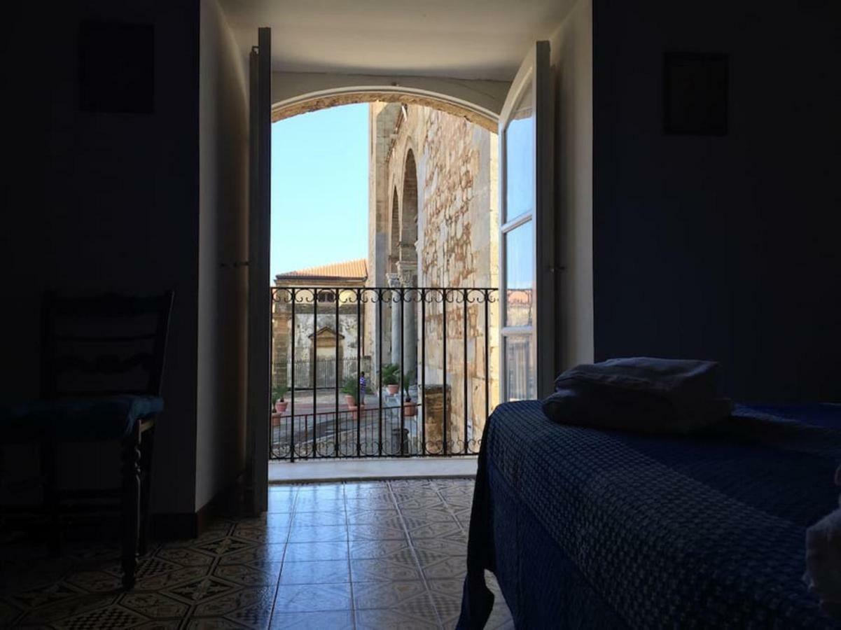 Cefalu Cathedral Palace 외부 사진